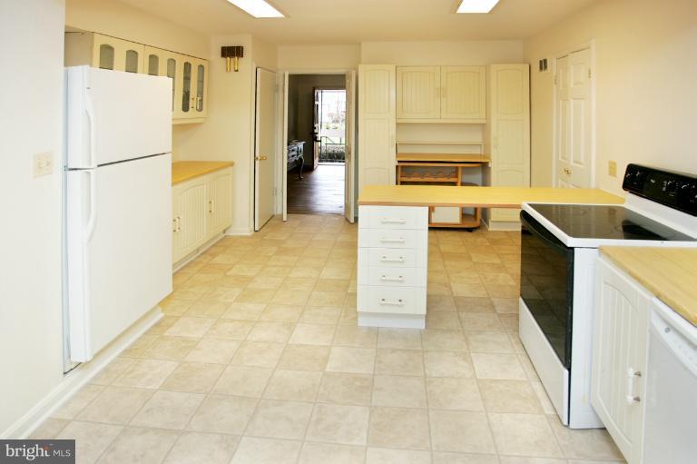 904 Tanley Road Silver Spring, MD 20904 - Photo 14 of 17 Kitchen