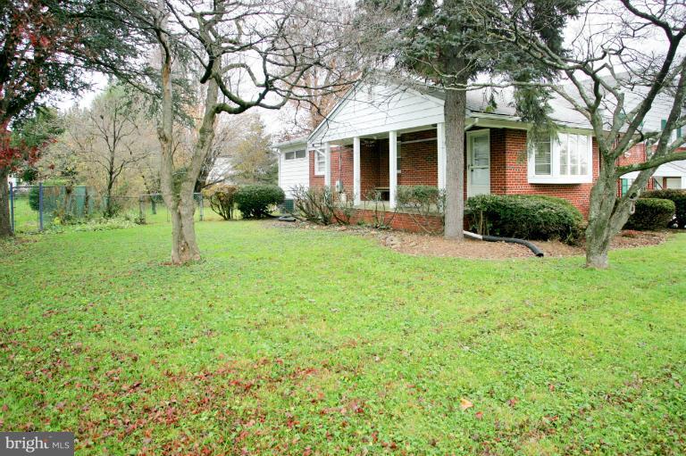 904 Tanley Road Silver Spring, MD 20904 - Photo 4 of 17 side yard