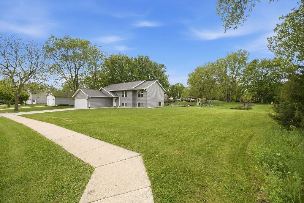 390 Meadow Lane Columbus, WI 53925 - Photo 4 of 63
