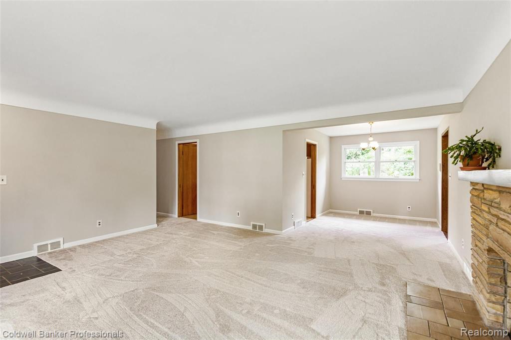 16146 Beverly Road Beverly Hills, MI 48025 - Photo 9 of 31