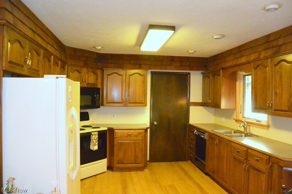 48380 North Ridge Road Amherst, OH 44001 - Photo 6 of 34