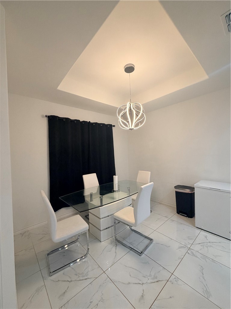 903 West Main Street Alice, TX 78332 - Photo 6 of 24 a living room with furniture