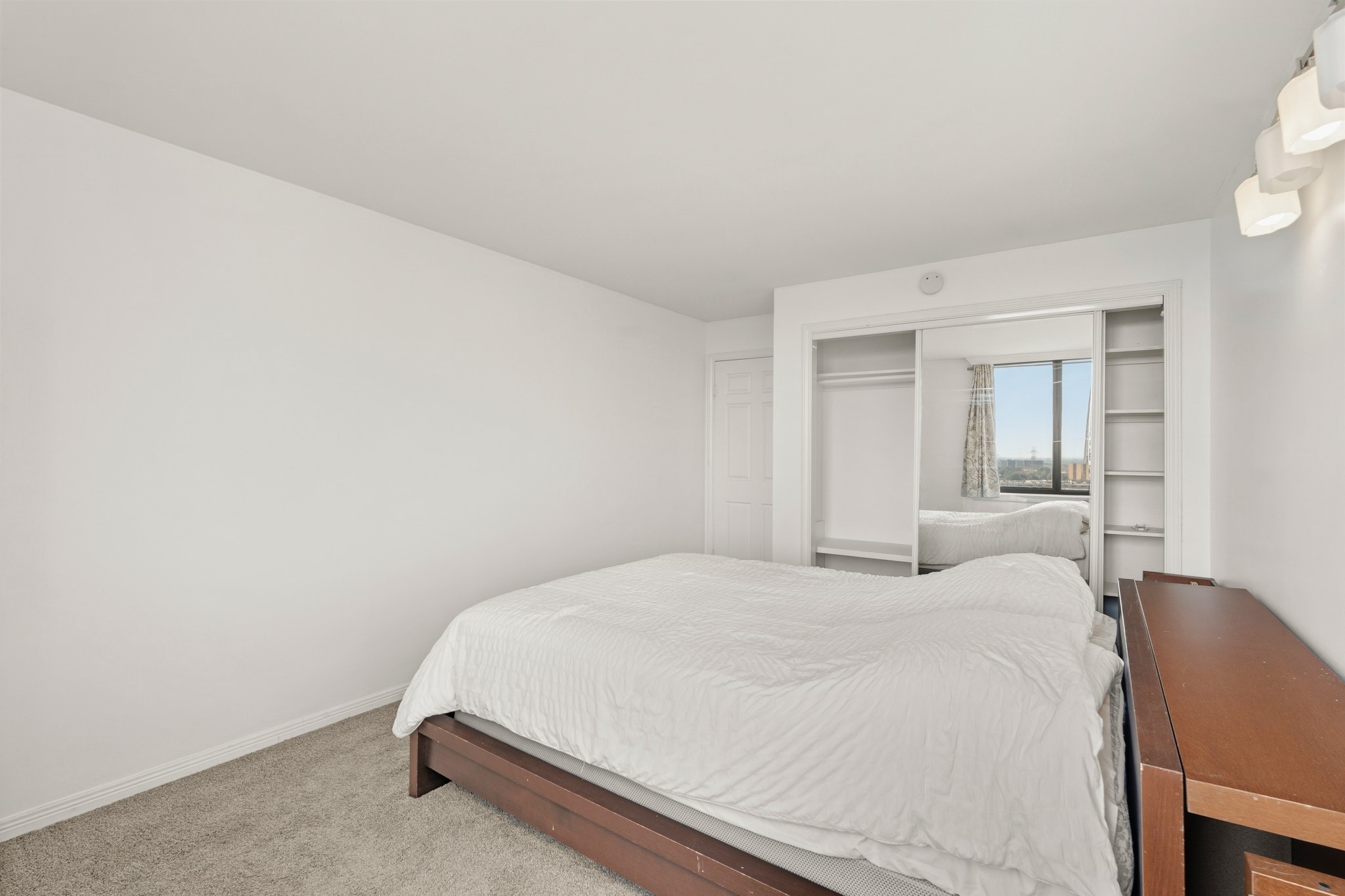 3525 Sage Road, Unit 1204 Houston, TX 77056 - Photo 11 of 25 Bedroom with neutral finishes, carpeted flooring, and space for standard bedroom furniture.
