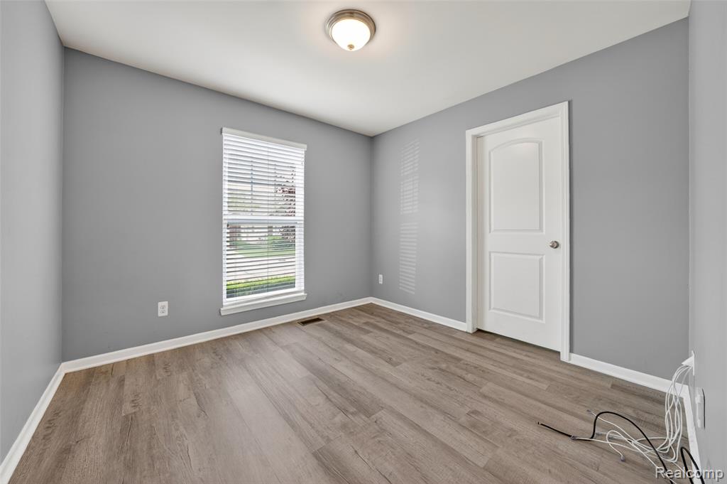 30278 Bradmore Road Warren, MI 48092 - Photo 23 of 28