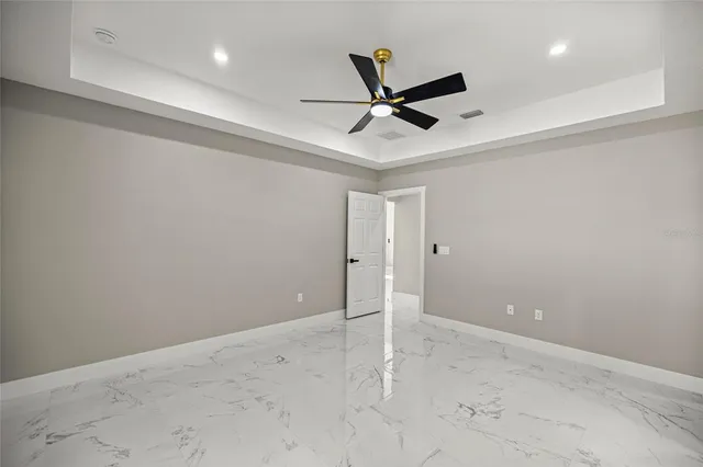 $299,900 | 2857 Southeast 142nd Lane, Summerfield, FL 34491