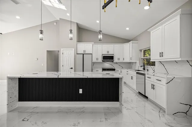 $299,900 | 2857 Southeast 142nd Lane, Summerfield, FL 34491