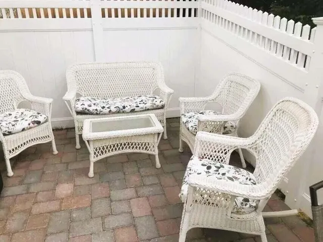 a wooden bench sitting in front of a house