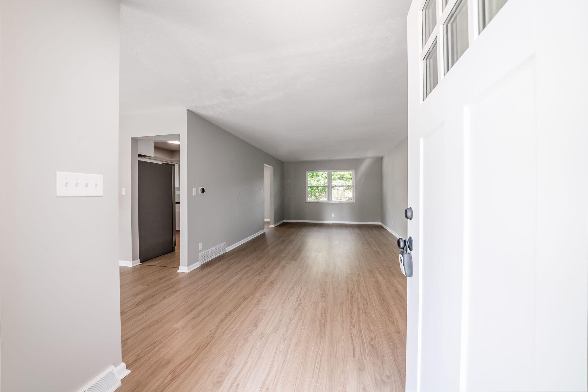 1344 Yorktown Road Columbus, OH 43232 - Photo 4 of 47 004_1b058_L 204 Oakwood Ct015