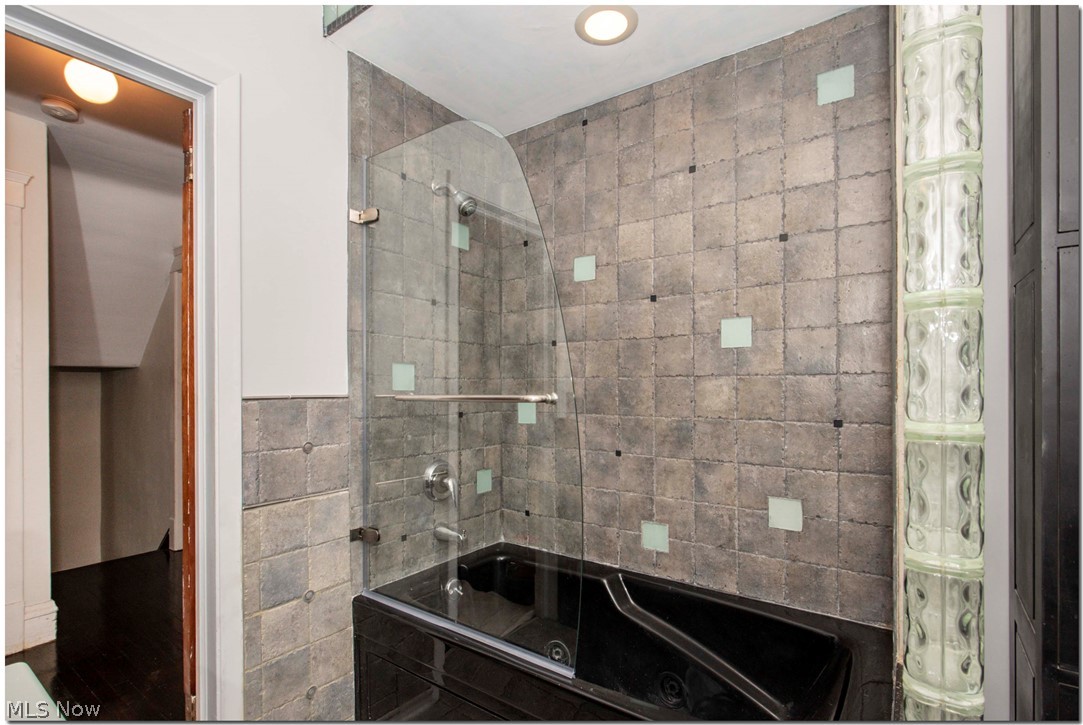 3057 East Overlook Road Cleveland, OH 44118 - Photo 19 of 35 Gallery Image 19