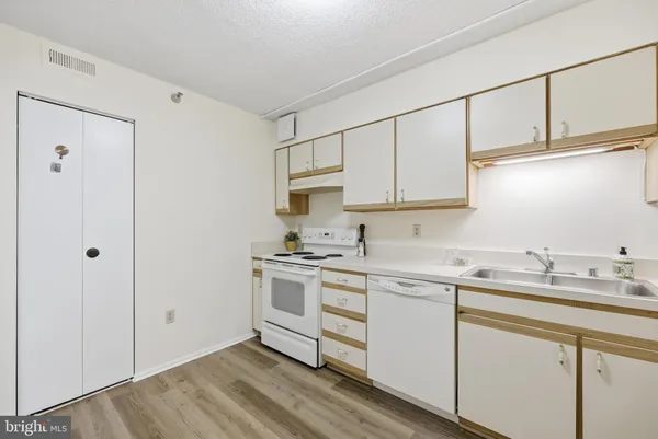$199,500 | 15107 Interlachen Drive, Unit 21006, Silver Spring, MD 20906