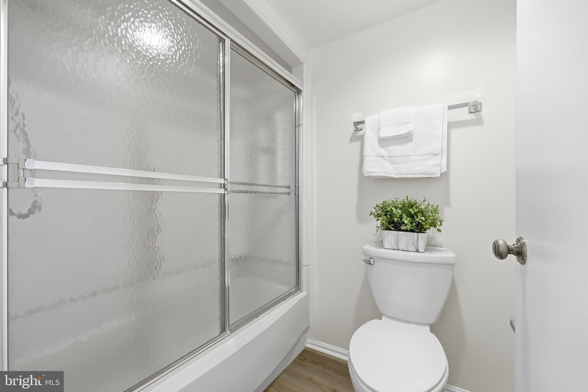 15107 Interlachen Drive, Unit 21006 Silver Spring, MD 20906 - Photo 25 of 29 Primary Bathroom