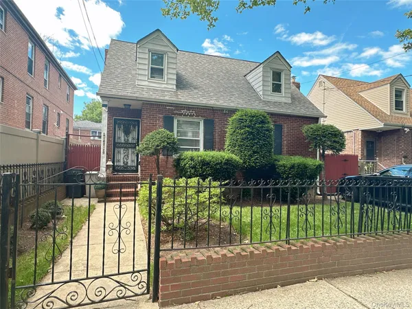 $1,200,000 | 160-29 76th Avenue | Hillcrest