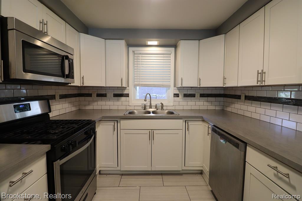 21800 Middlebelt Road Farmington, MI 48336 - Photo 6 of 24