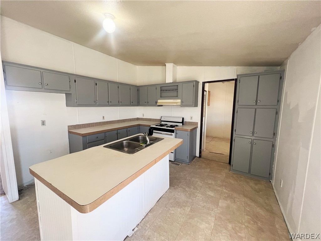 3912 Bosque Road Golden Valley, AZ 86413 - Photo 10 of 30