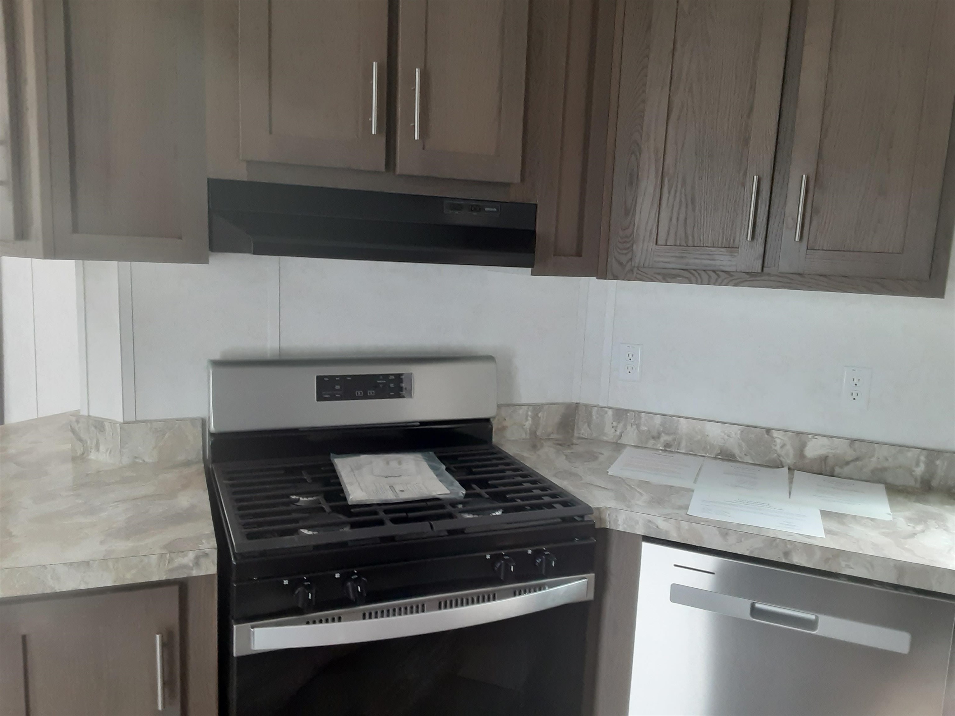 31 Mobile Drive Hudson, NH 03051 - Photo 15 of 37