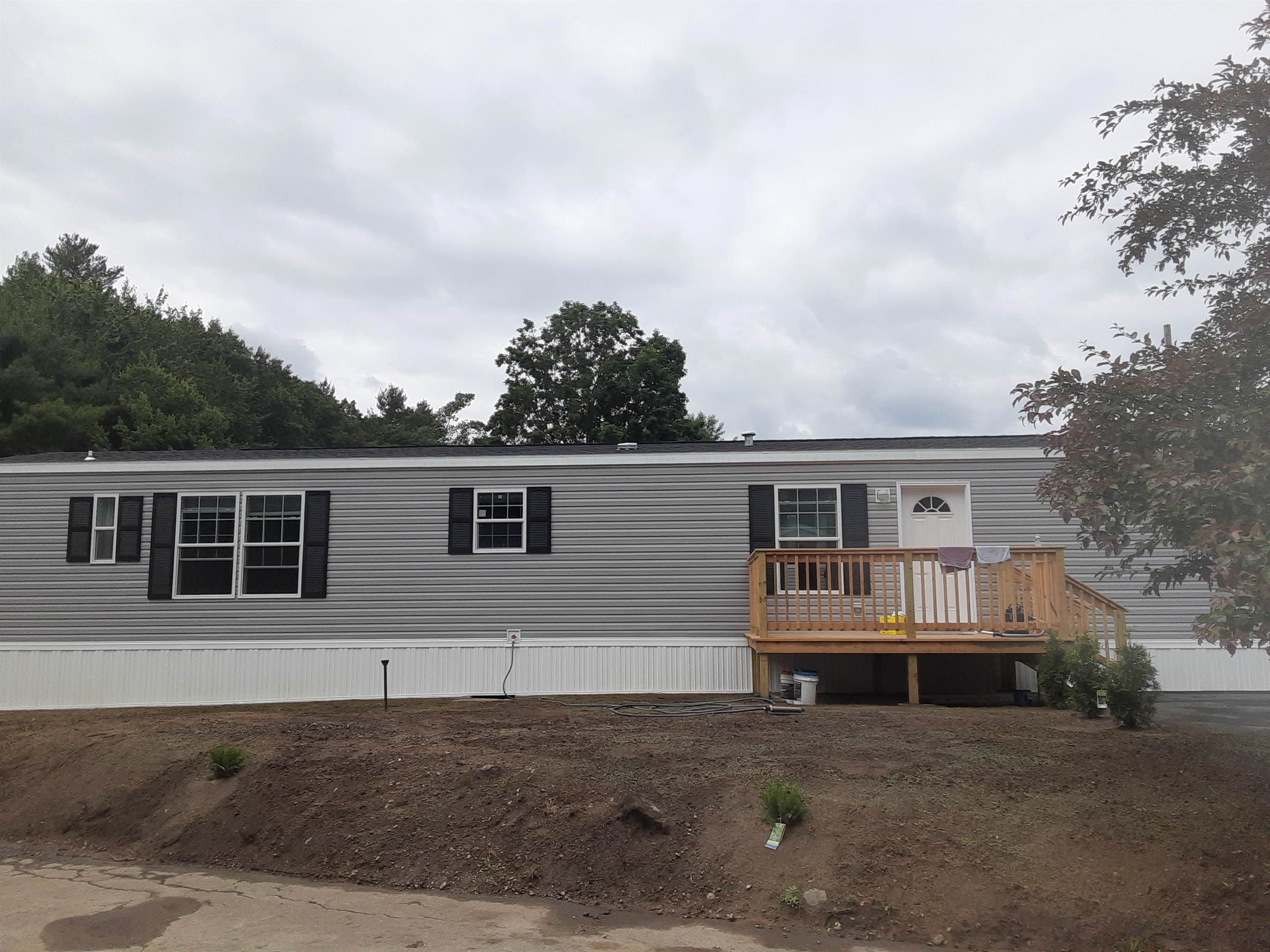 31 Mobile Drive Hudson, NH 03051 - Photo 2 of 37