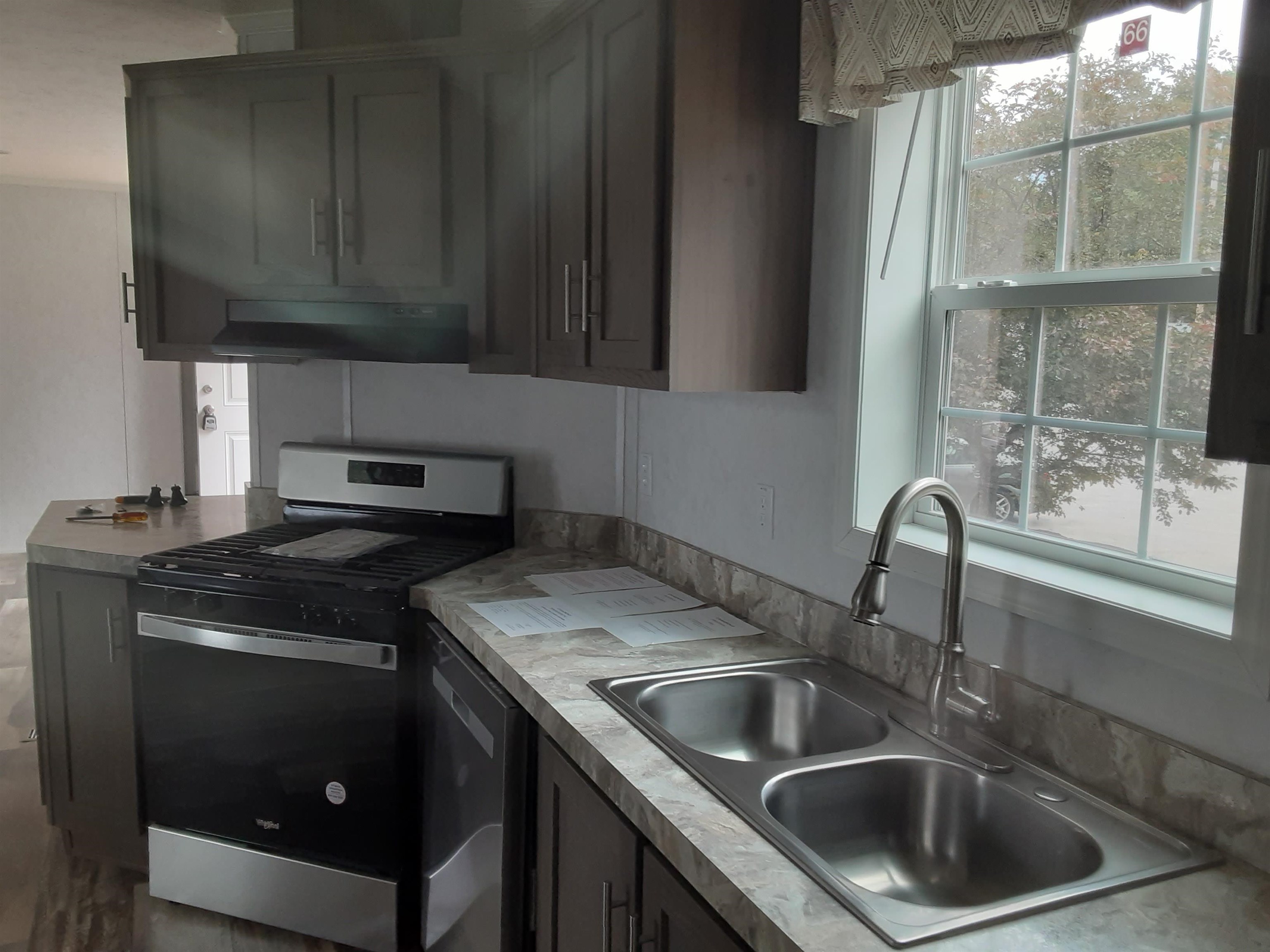 31 Mobile Drive Hudson, NH 03051 - Photo 7 of 37