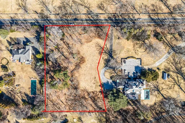 $950,000 | 147 Dosoris Lane, Glen Cove, NY 11542