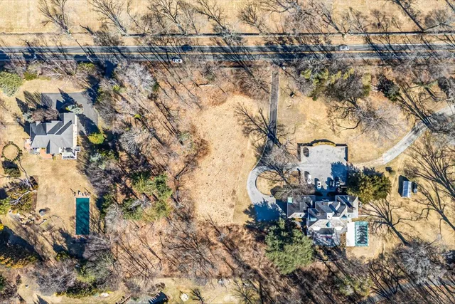 $950,000 | 147 Dosoris Lane, Glen Cove, NY 11542