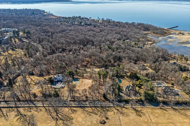 $950,000 | 147 Dosoris Lane, Glen Cove, NY 11542