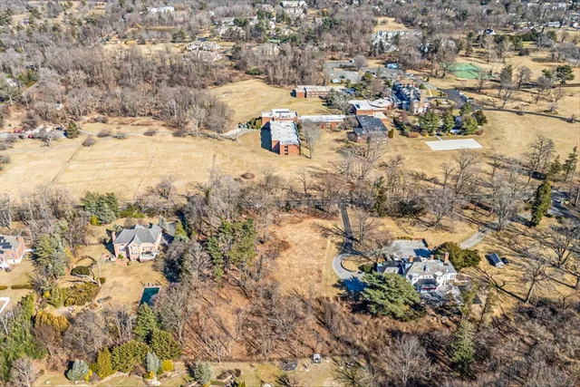 $950,000 | 147 Dosoris Lane, Glen Cove, NY 11542