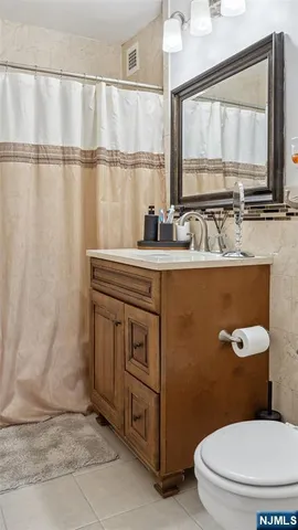 $174,999 | 2077 Center Avenue, Unit 18C, Fort Lee, NJ 07024