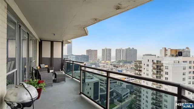 $174,999 | 2077 Center Avenue, Unit 18C, Fort Lee, NJ 07024