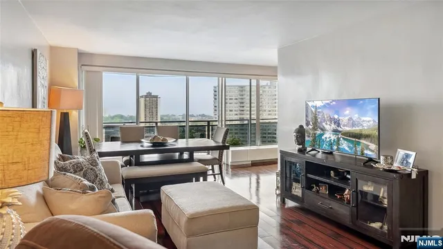 $174,999 | 2077 Center Avenue, Unit 18C, Fort Lee, NJ 07024