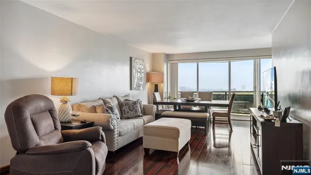 $174,999 | 2077 Center Avenue, Unit 18C, Fort Lee, NJ 07024