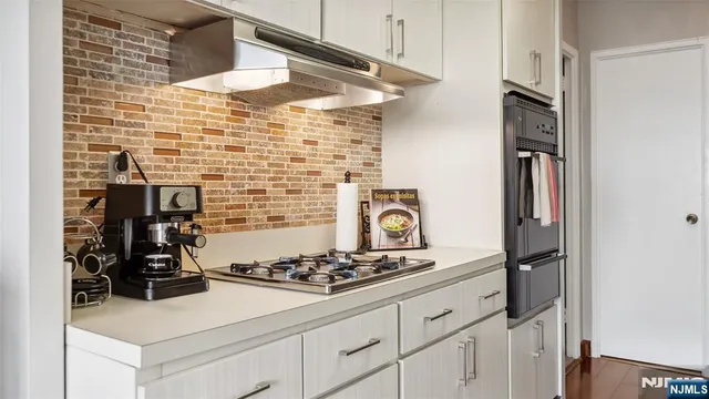 $174,999 | 2077 Center Avenue, Unit 18C, Fort Lee, NJ 07024