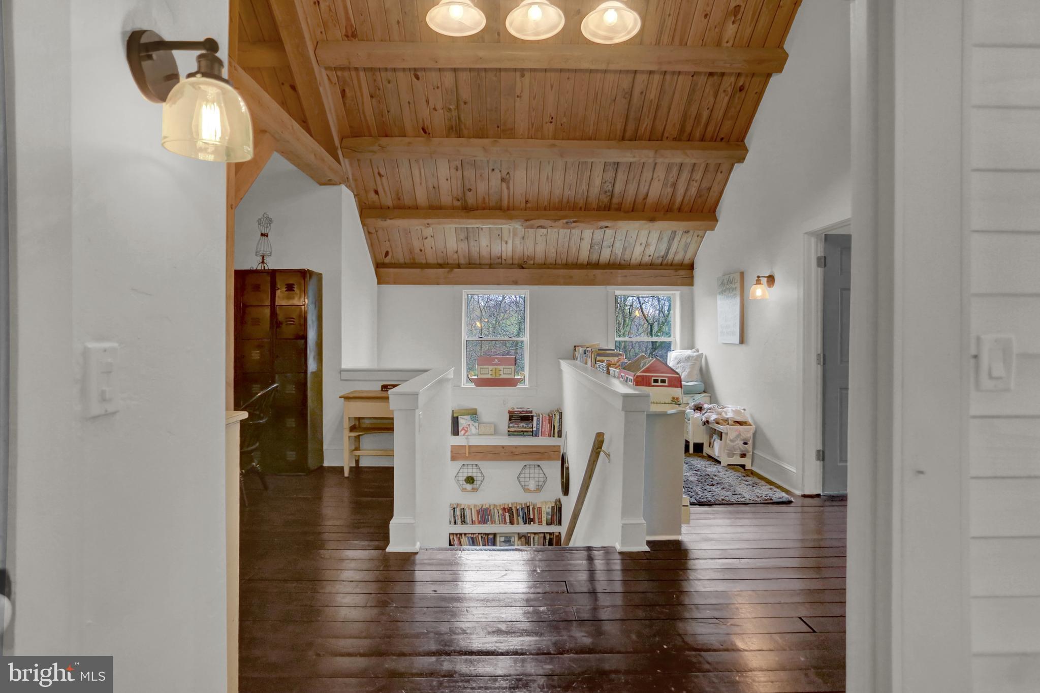 573 Spangler School Road Gettysburg, PA 17325 - Photo 55 of 101 2nd floor landing