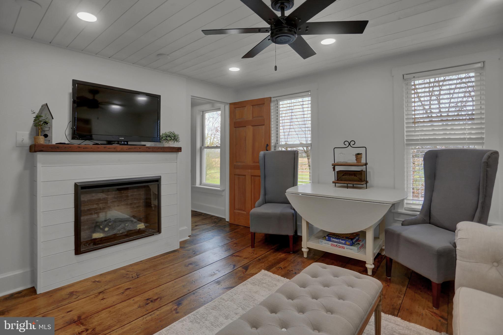 573 Spangler School Road Gettysburg, PA 17325 - Photo 92 of 101 2nd floor parlor