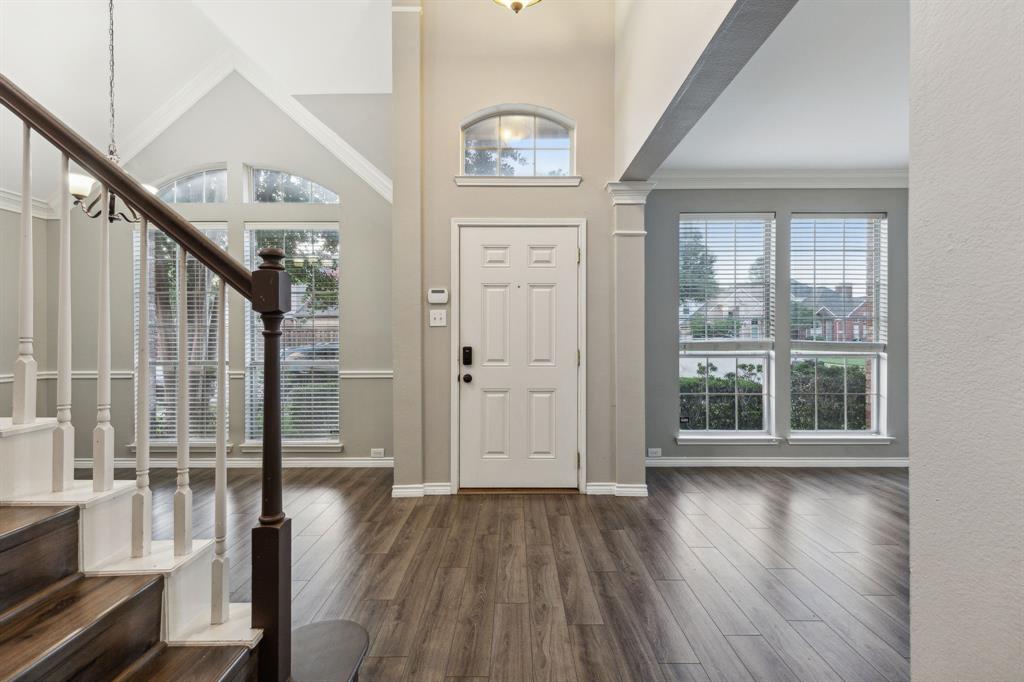 400 Moss Hill Road Irving, TX 75063 - Photo 4 of 26 Luxury Vinyl Plank Flooring
