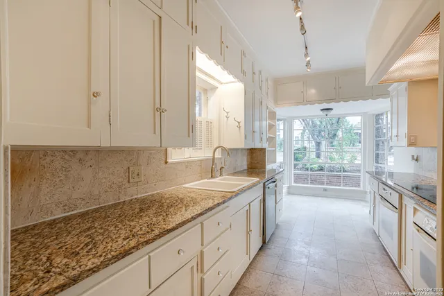 $4,750 | 248 East Summit Avenue, San Antonio, TX 78212