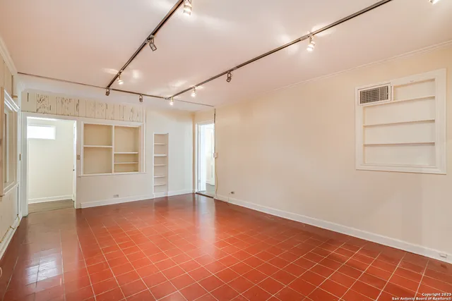 $4,750 | 248 East Summit Avenue, San Antonio, TX 78212