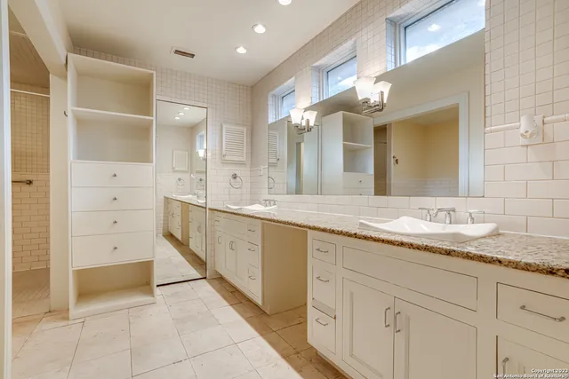 $4,750 | 248 East Summit Avenue, San Antonio, TX 78212