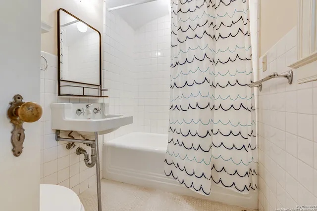 $4,750 | 248 East Summit Avenue, San Antonio, TX 78212