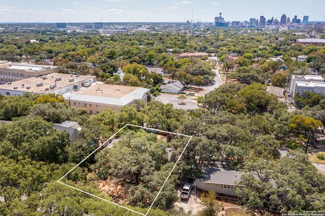 $4,750 | 248 East Summit Avenue, San Antonio, TX 78212