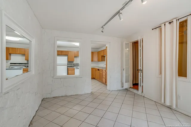 $4,750 | 248 East Summit Avenue, San Antonio, TX 78212