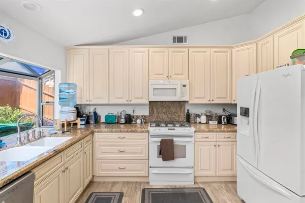 $930,000 | 1668 Avenida Guillermo, Oceanside, CA 92056