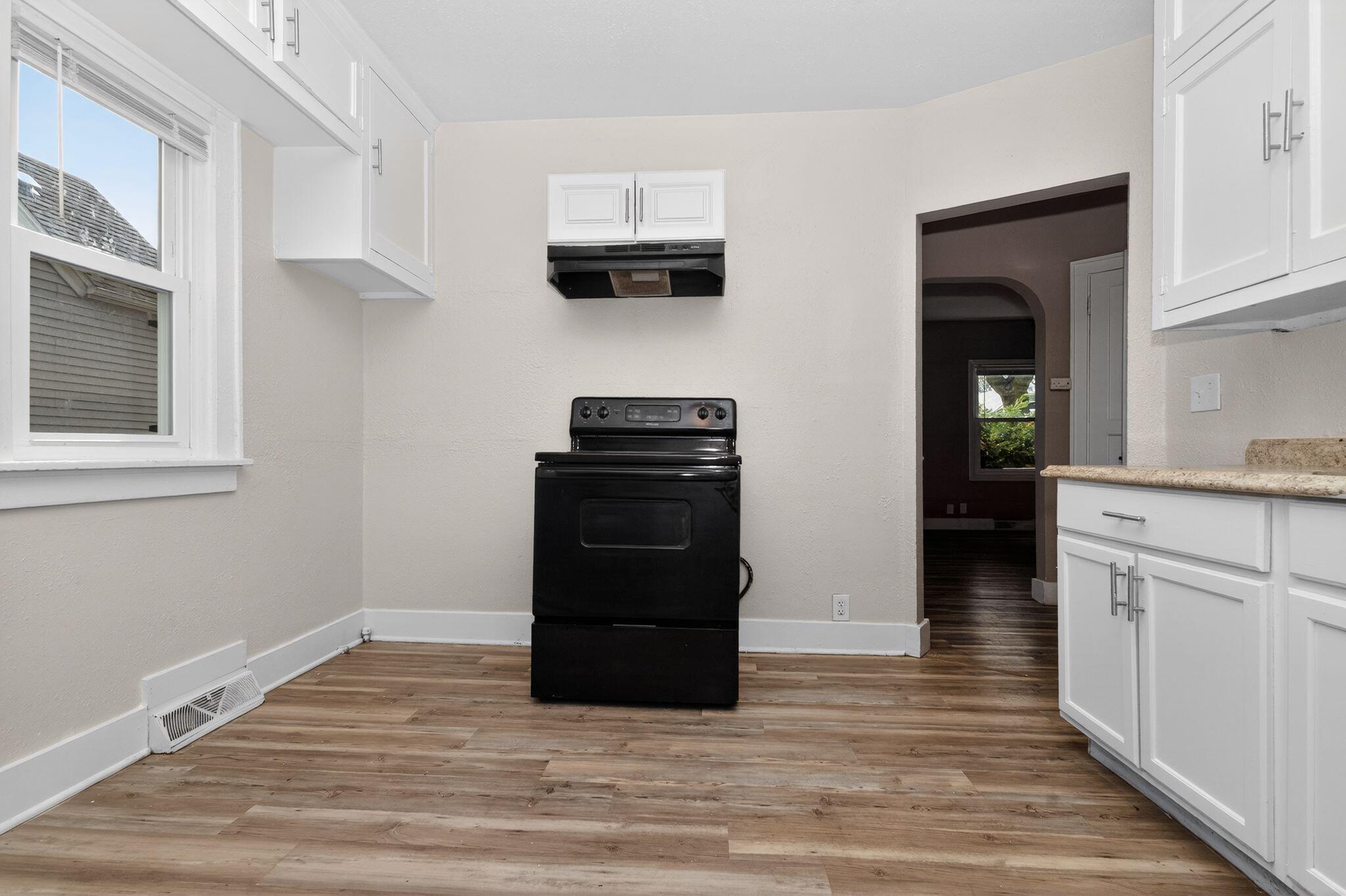 5260 North 49th Street Milwaukee, WI 53218 - Photo 11 of 29 11_5260_N_49th_St_Milwaukee_WI_53218-Kit
