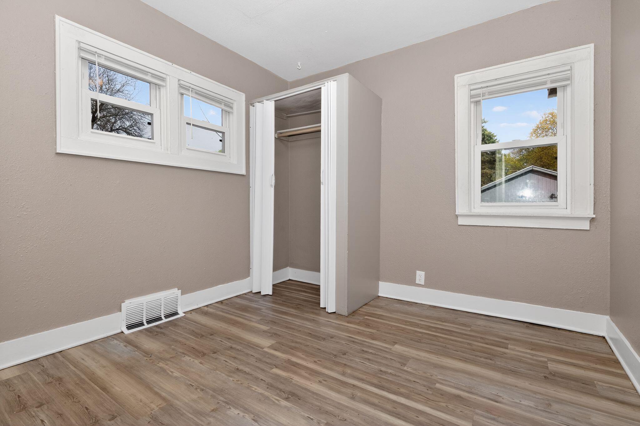 5260 North 49th Street Milwaukee, WI 53218 - Photo 15 of 29 15_5260_N_49th_St_Milwaukee_WI_53218-Bed