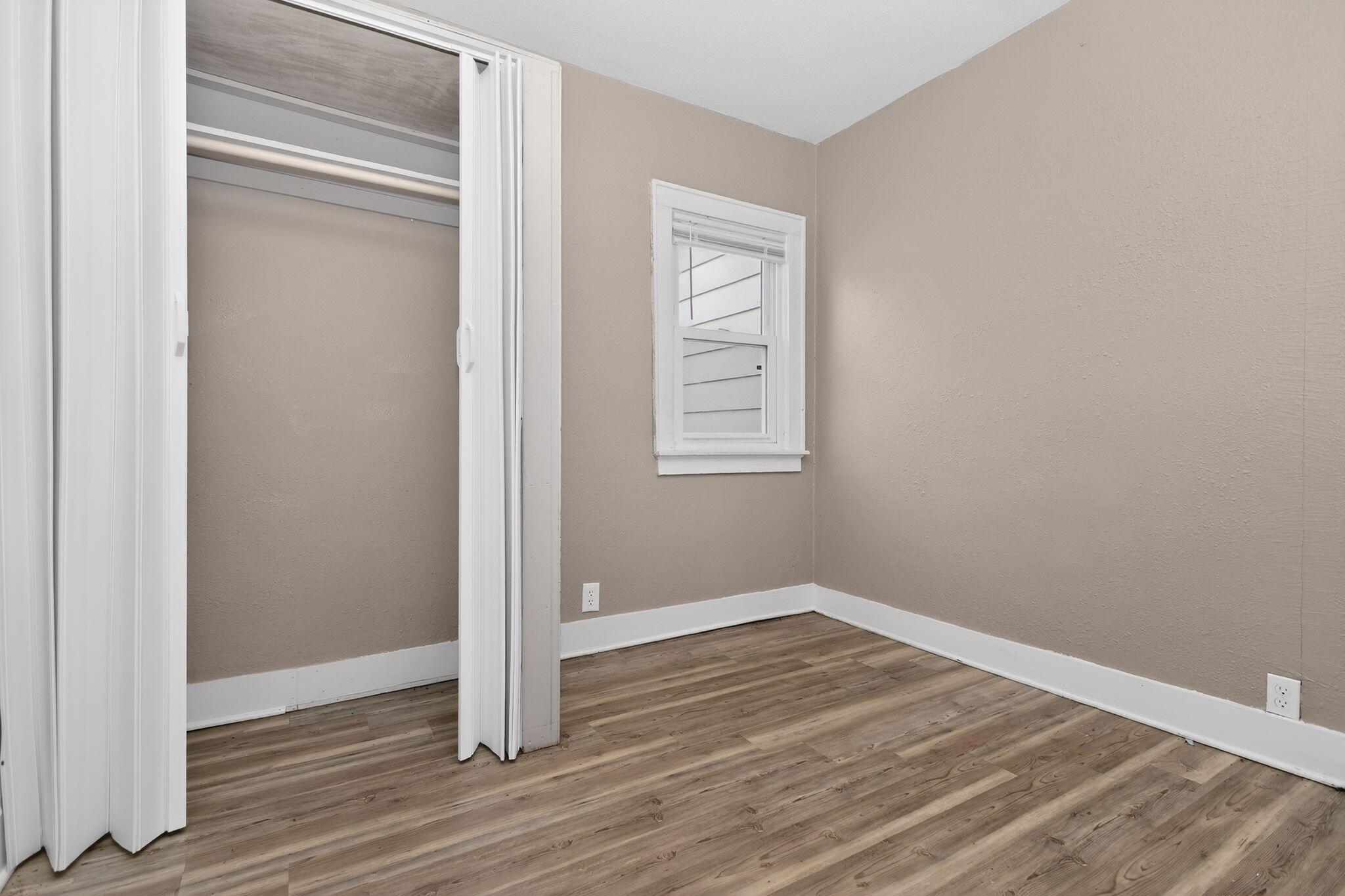 5260 North 49th Street Milwaukee, WI 53218 - Photo 17 of 29 16_5260_N_49th_St_Milwaukee_WI_53218-Bed