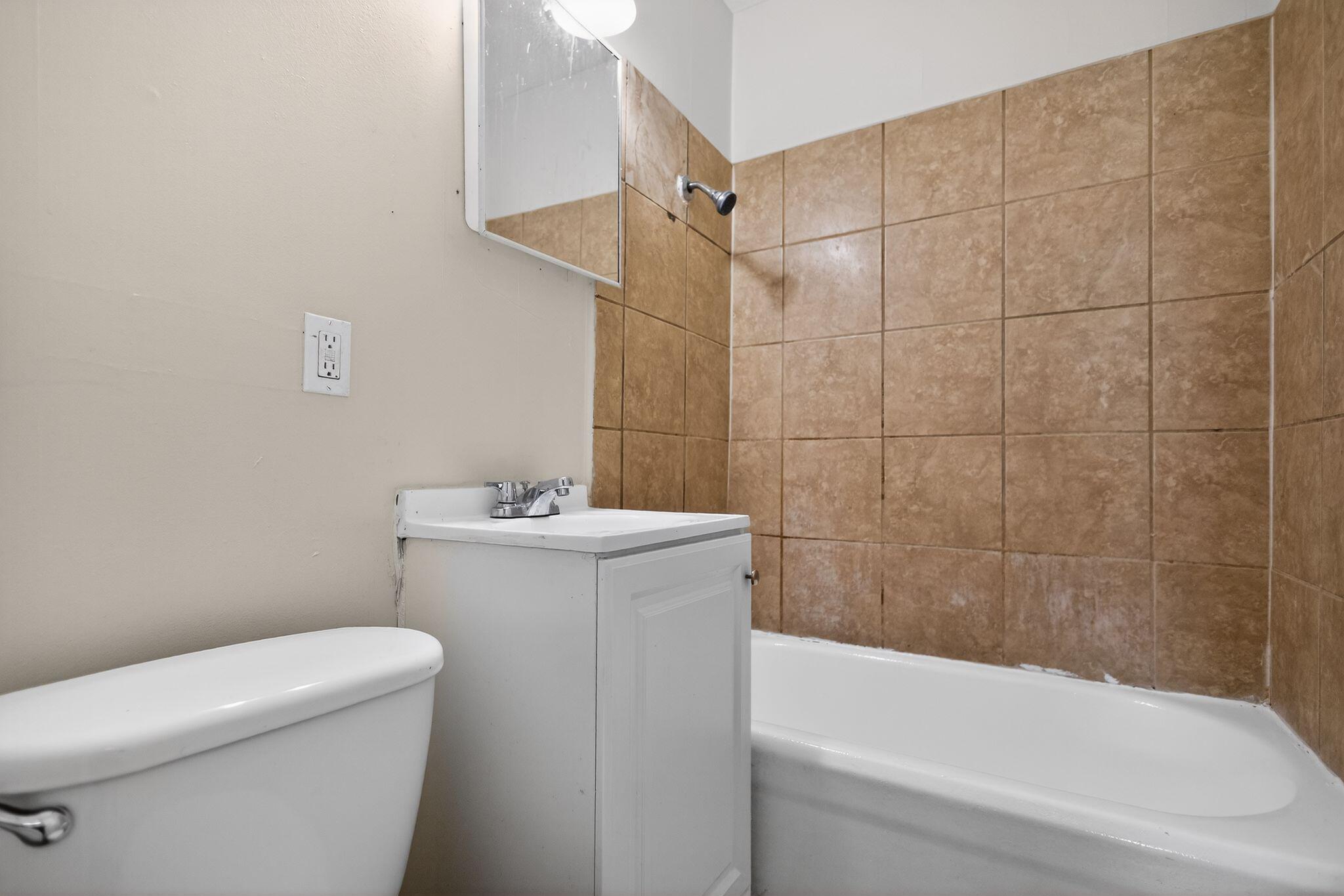 5260 North 49th Street Milwaukee, WI 53218 - Photo 20 of 29 19_5260_N_49th_St_Milwaukee_WI_53218-Bat