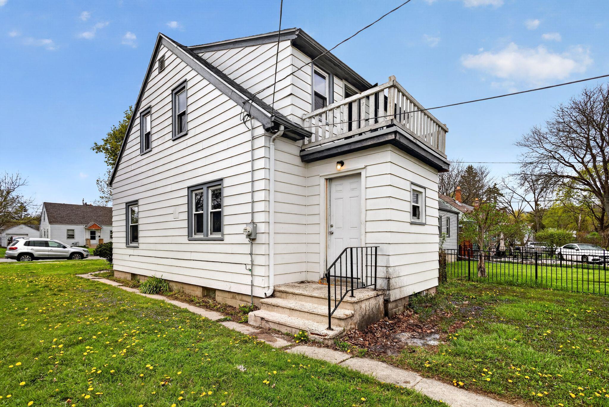 5260 North 49th Street Milwaukee, WI 53218 - Photo 3 of 29 05_5260_N_49th_St_Milwaukee_WI_53218-Ext
