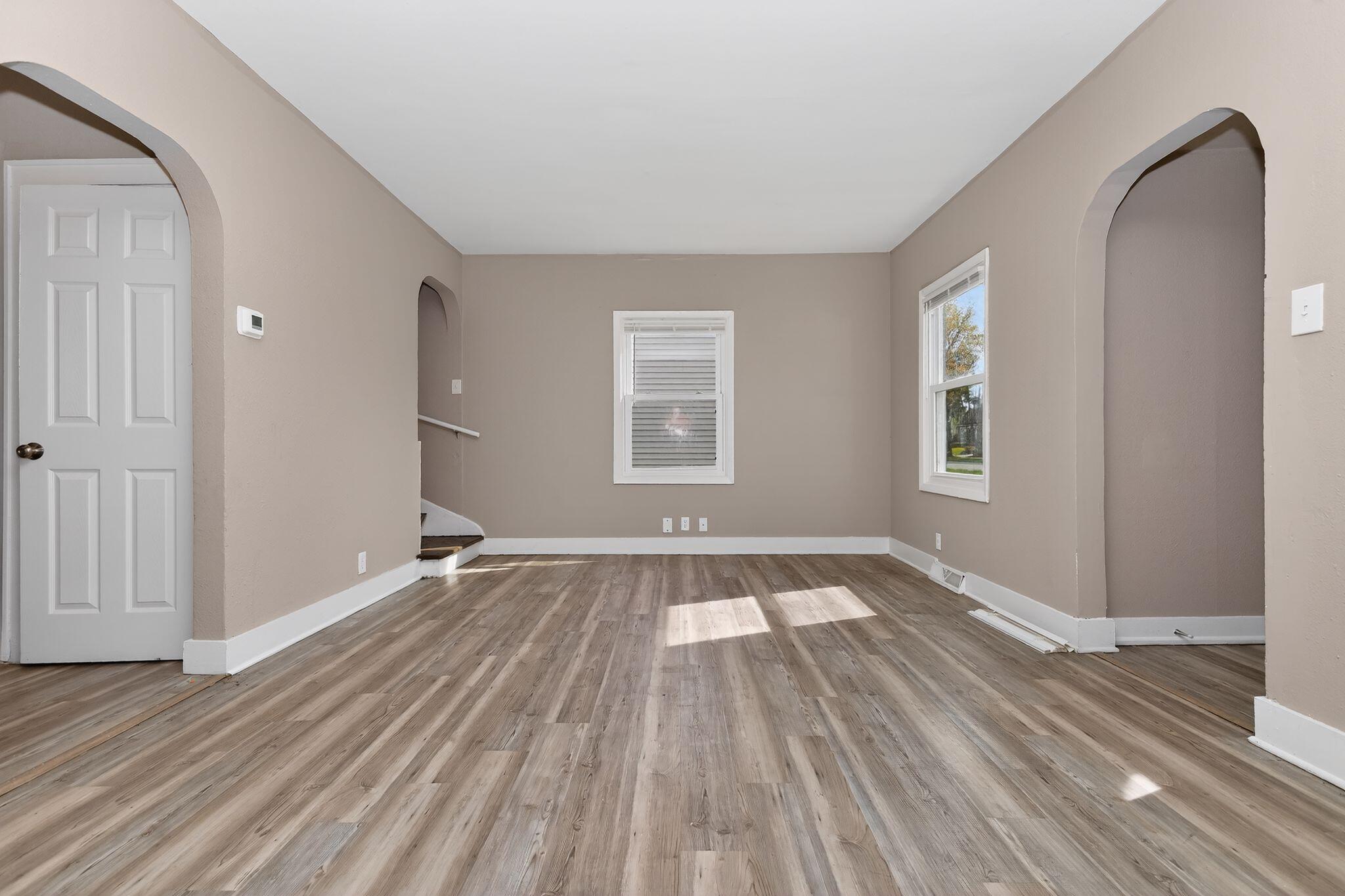 5260 North 49th Street Milwaukee, WI 53218 - Photo 7 of 29 07_5260_N_49th_St_Milwaukee_WI_53218-Liv