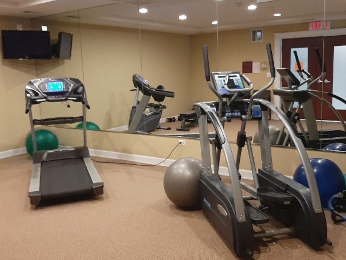 6436 Roosevelt Road, Unit 209 Oak Park, IL 60304 - Photo 23 of 25 a view of a room with gym equipment