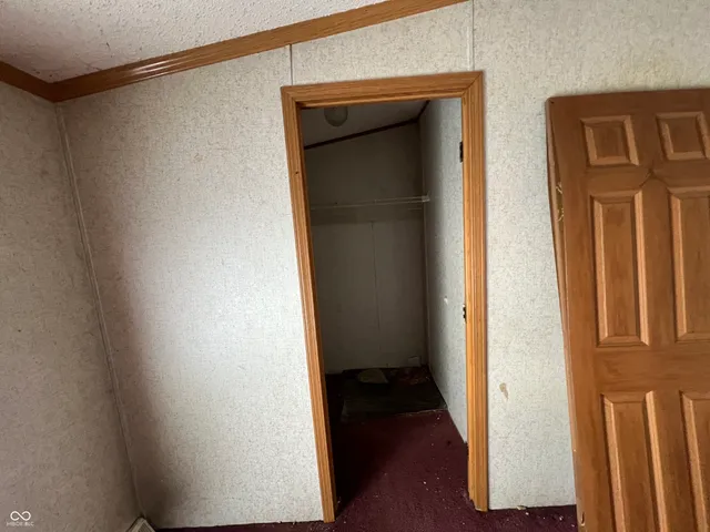 $1 | 225 East County Road 360 North, Anderson, IN 46012