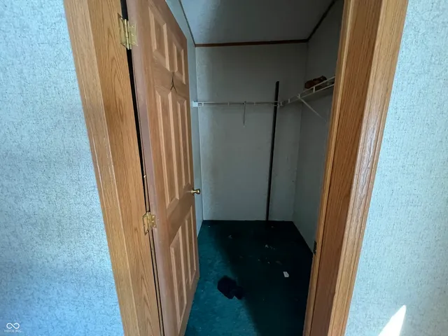 $1 | 225 East County Road 360 North, Anderson, IN 46012