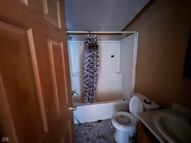 $1 | 225 East County Road 360 North, Anderson, IN 46012